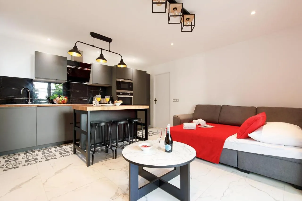 Cyclades Yourhosthelper Cannes France